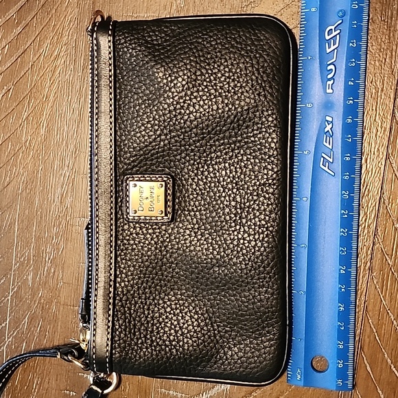 Dooney & Bourke 1975 Slim Black Leather Wristlet Gold Hardware - Picture 7 of 7